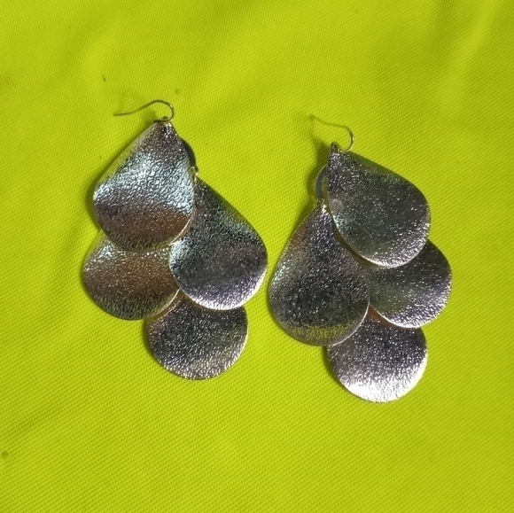 Silvertone large dangle wire earrings - Picture 1 of 4